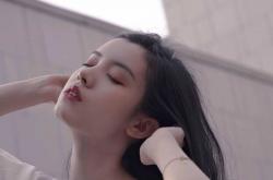 -舞台中央，当马刺的最后一击照亮莫兰特的聚光灯