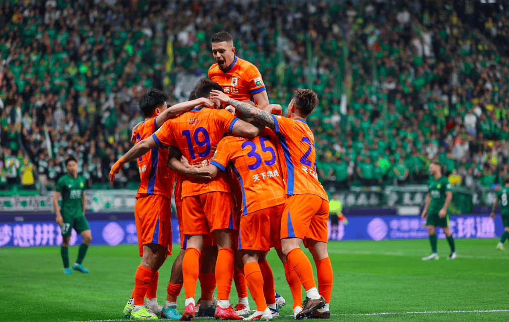 包含足球狂欢！巅峰豪强再次携手竞技的词条