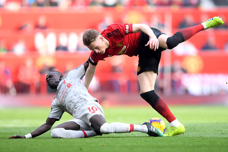 一场经典之战！英雄联盟点燃球迷热情的简单介绍