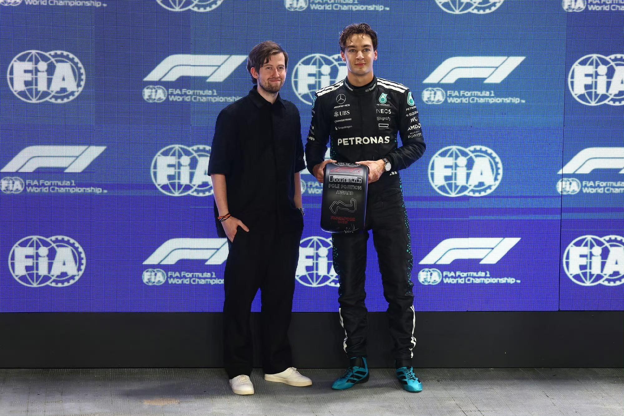 迈凯伦完胜阿斯顿马丁，拉塞尔点燃赛场的简单介绍