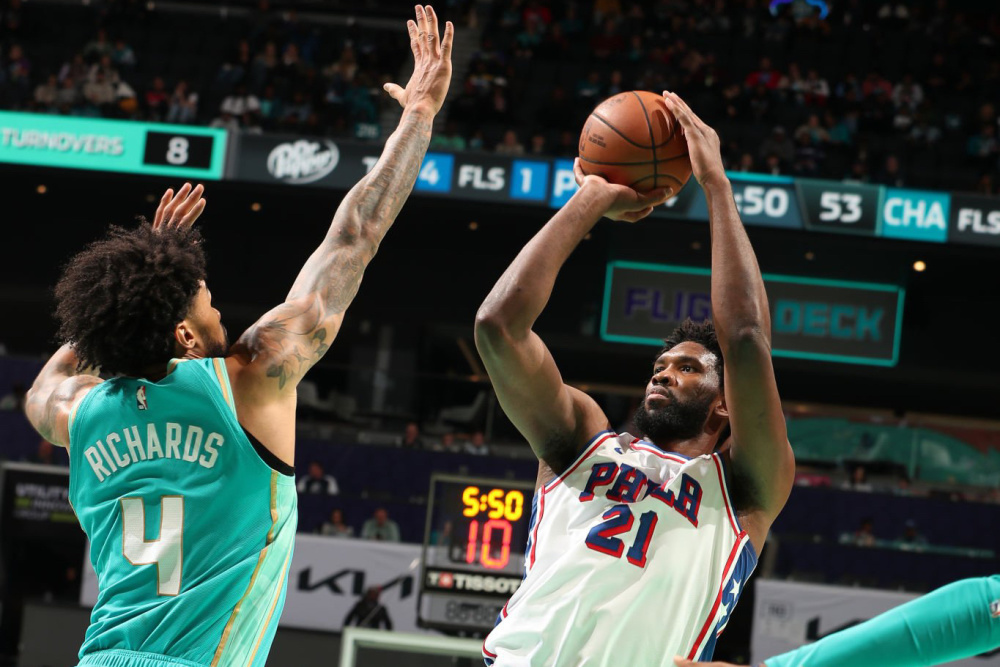 上海队险胜深圳队，恩比德状态火热的简单介绍