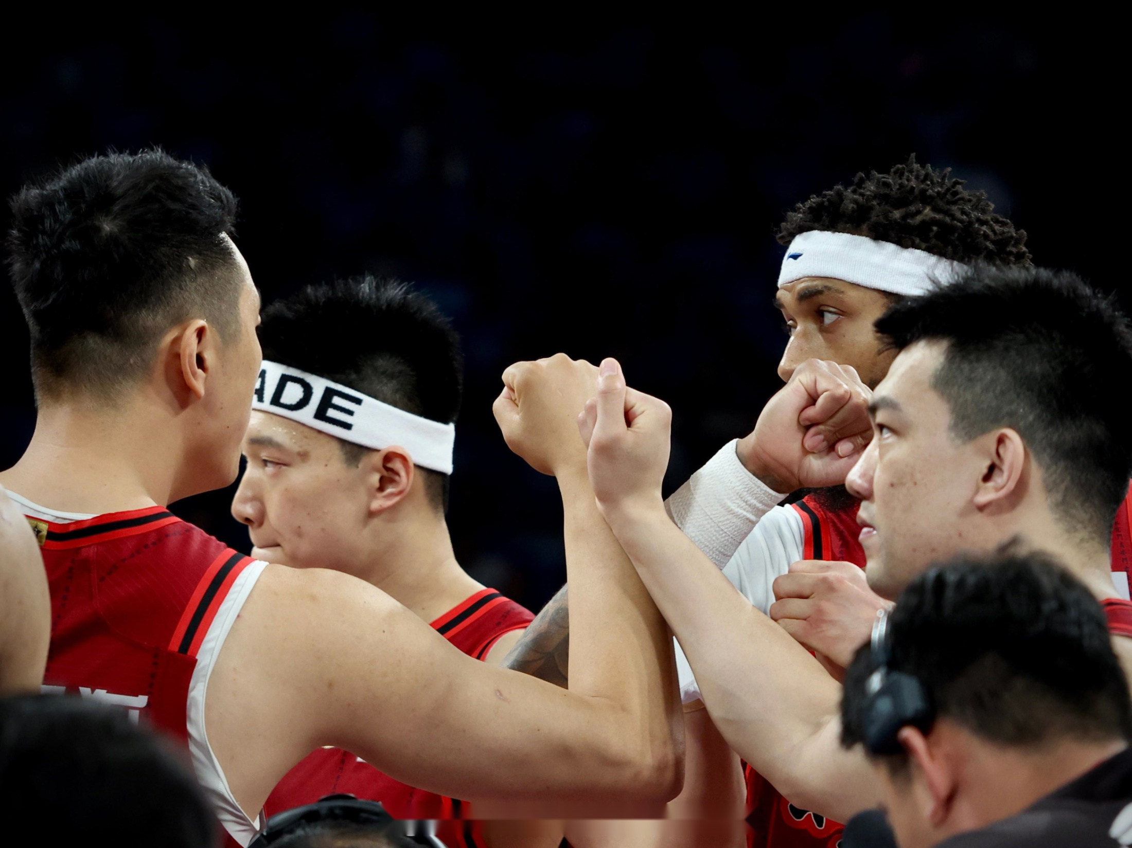 勇士完胜北京队，保罗关键制胜