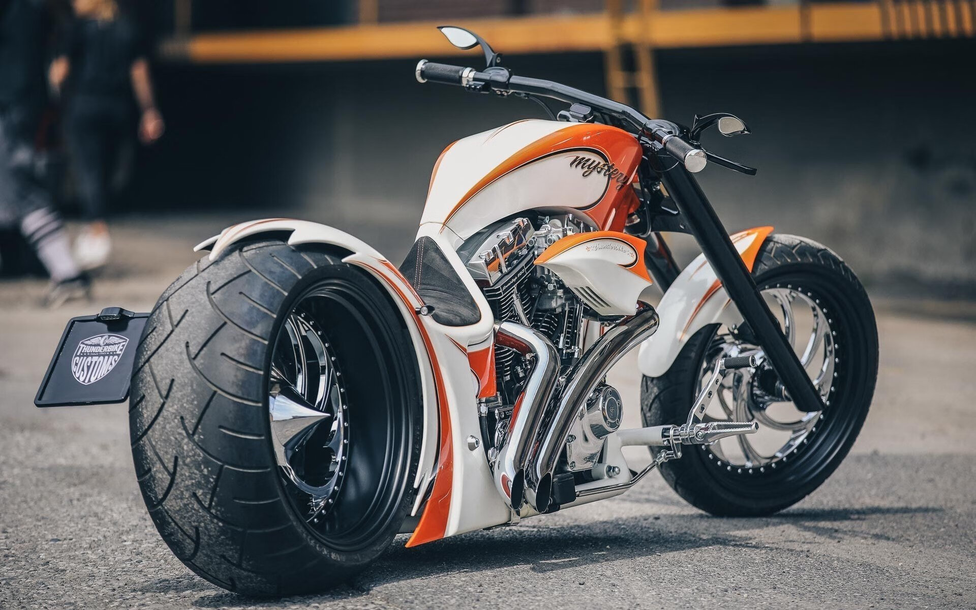 最锋利的刃，只在悬崖边磨成