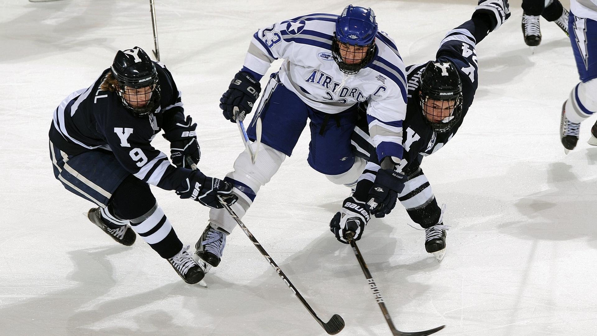 当雄鹿被鹰影笼罩,库里如何以关键之翼改写了天空的法则
