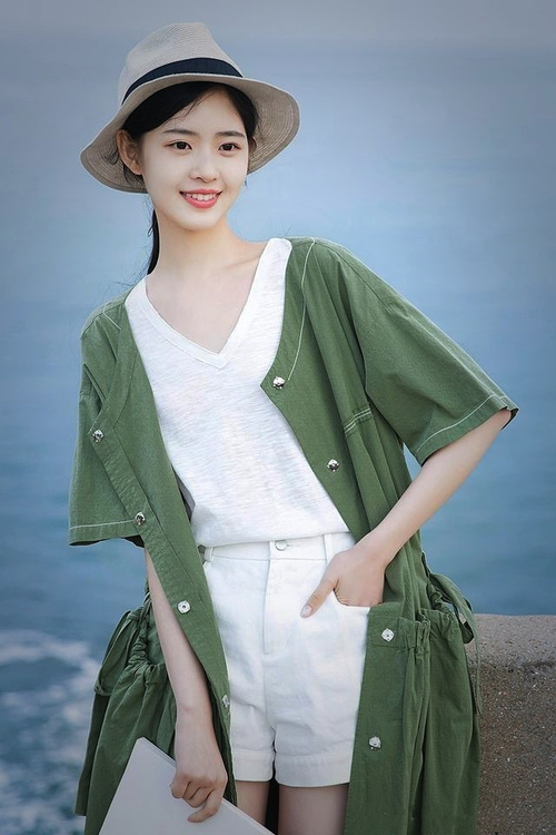 绿茵场与地球村，两个赛场，同一种胜利