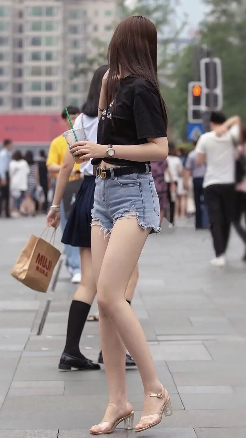 蓝衣军团的坚韧诗篇,当意大利的钢铁防线,遇上泰国足球的黄金闪电
